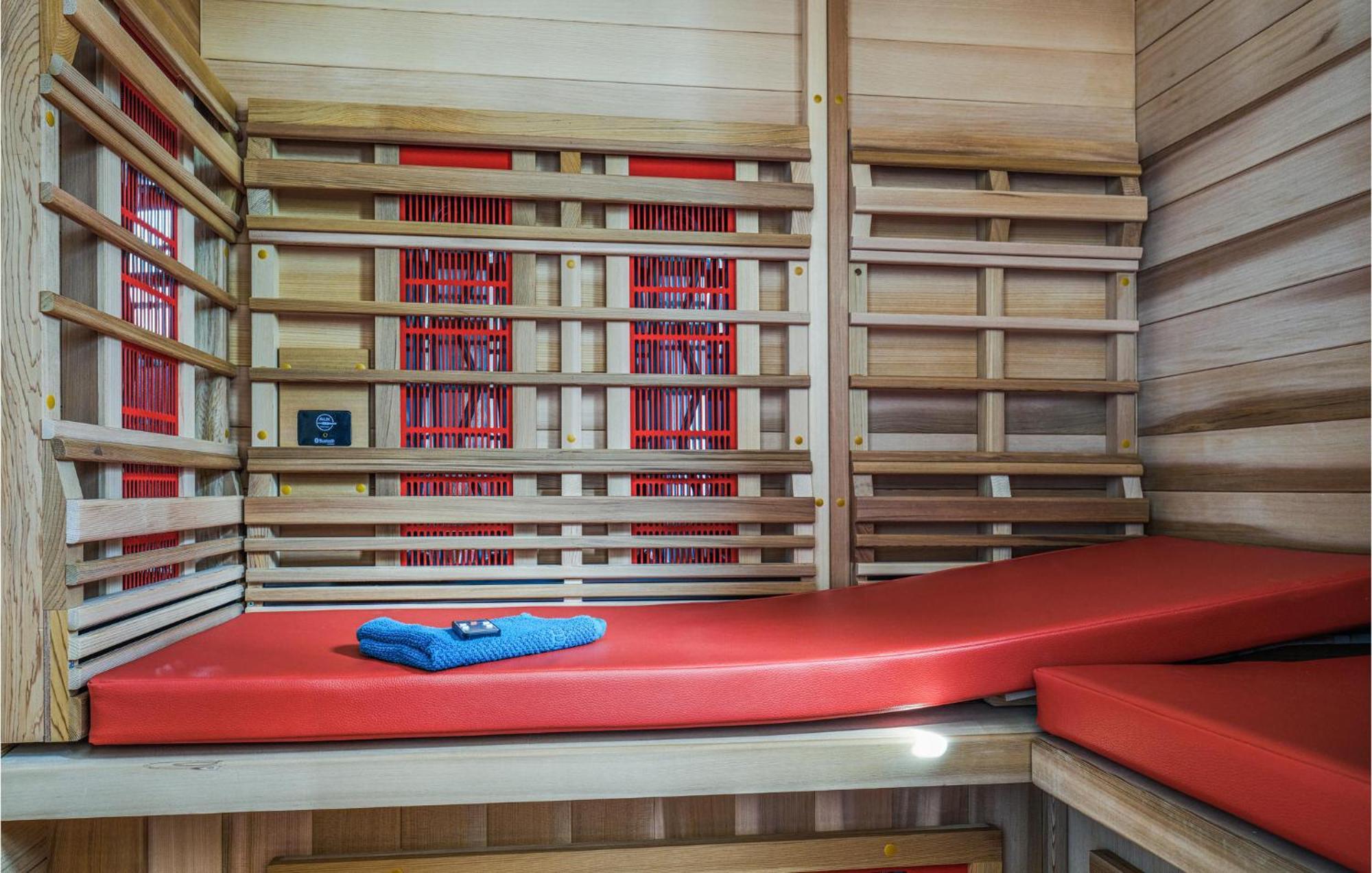 Nice Home In Heinkenszand With Sauna المظهر الخارجي الصورة